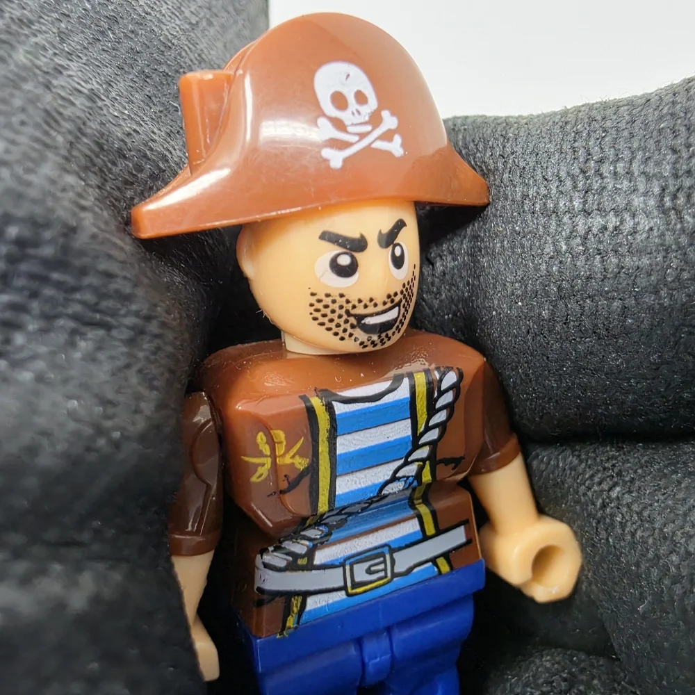 LEGO Pirate Mini Figure